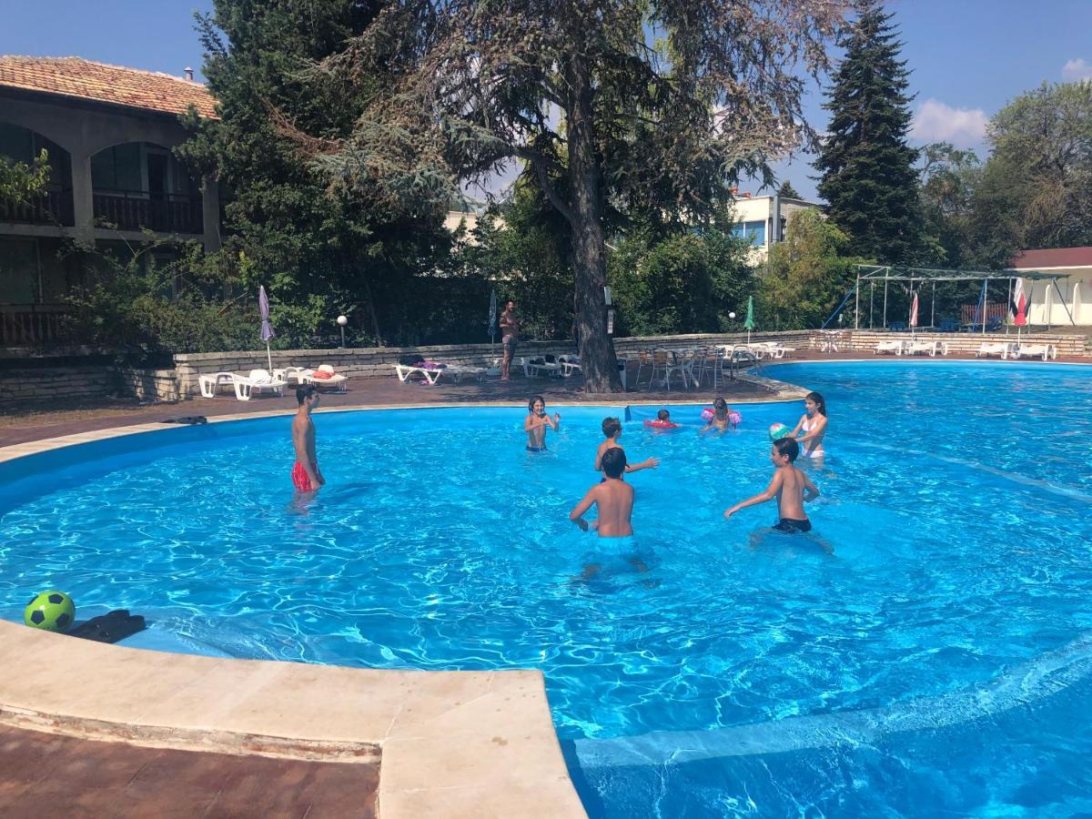 Bisser Hotel - Free Parking - Free Pool Access Baltsjik Buitenkant foto