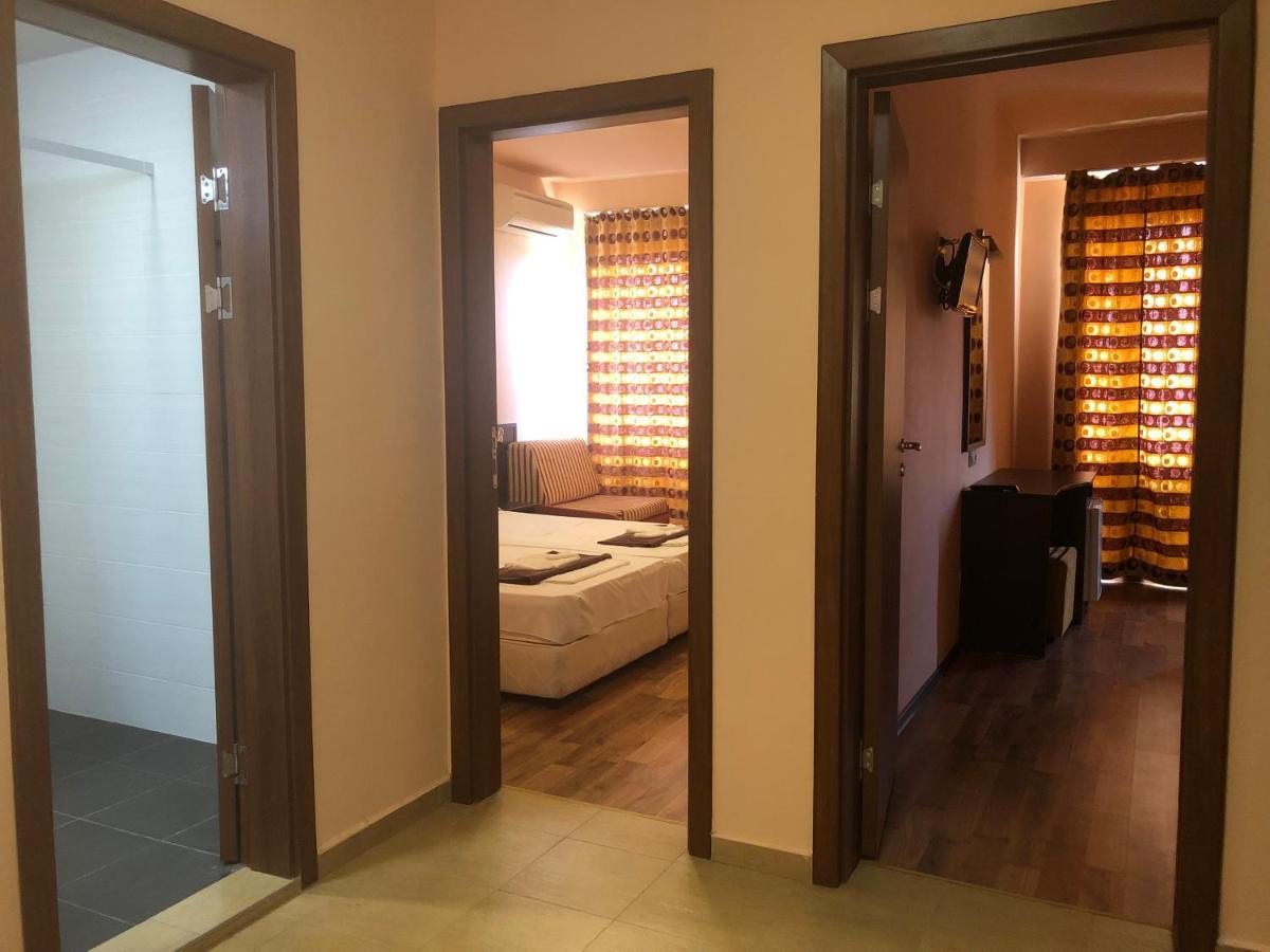 Bisser Hotel - Free Parking - Free Pool Access Baltsjik Buitenkant foto