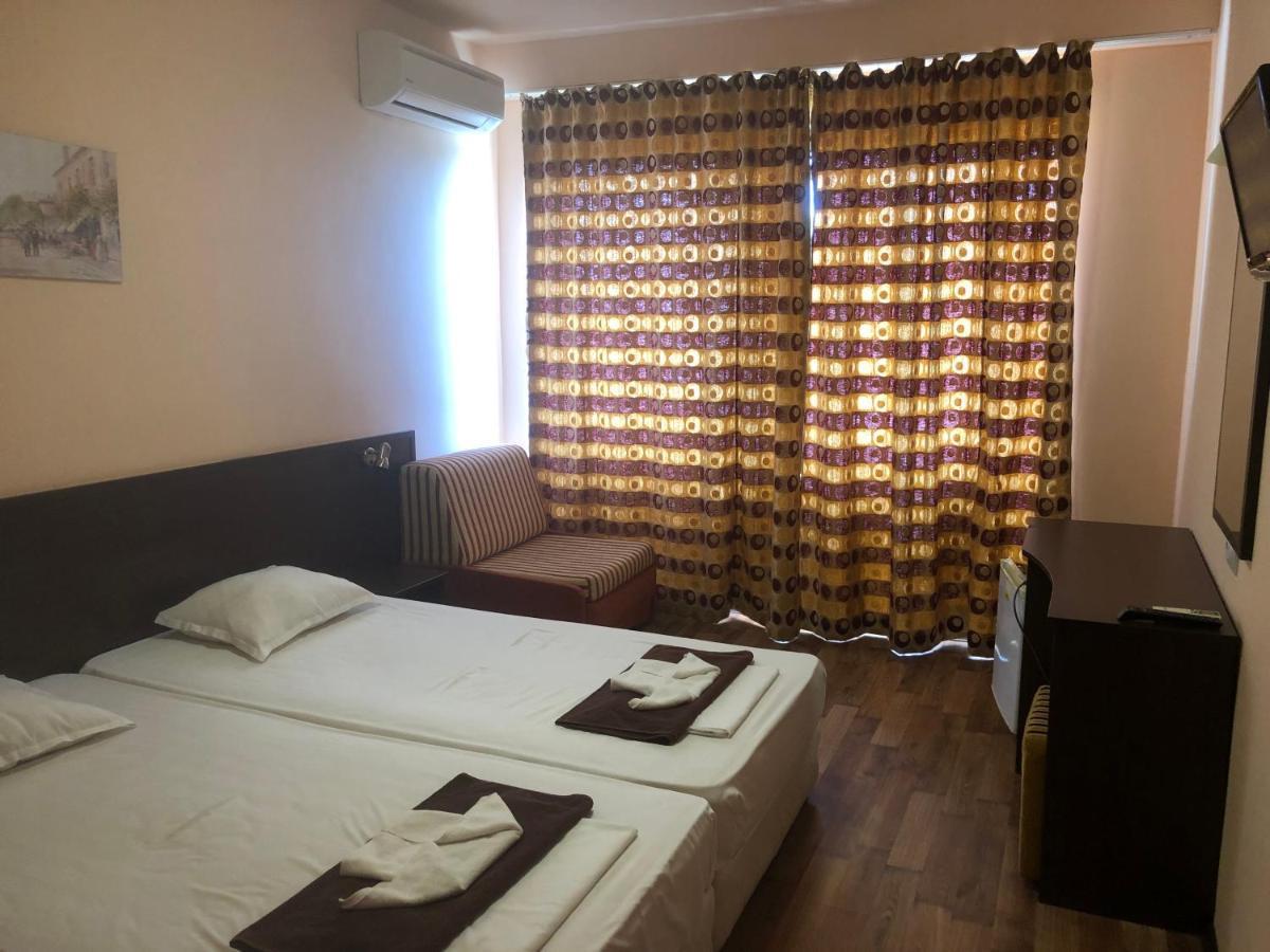 Bisser Hotel - Free Parking - Free Pool Access Baltsjik Buitenkant foto