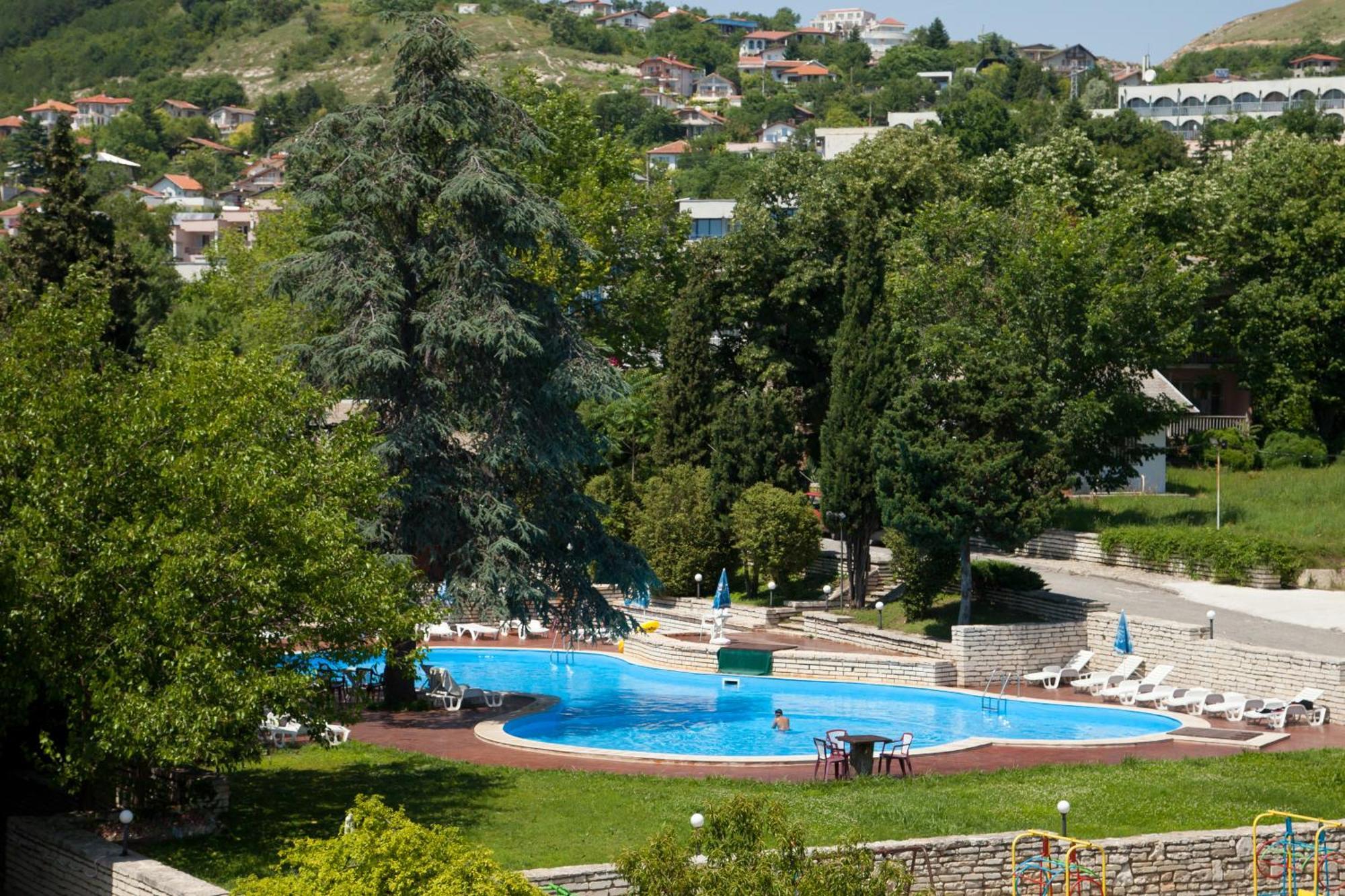 Bisser Hotel - Free Parking - Free Pool Access Baltsjik Buitenkant foto