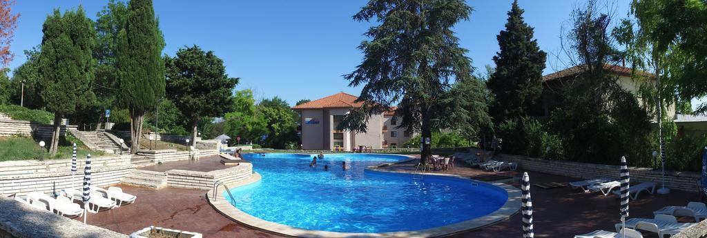 Bisser Hotel - Free Parking - Free Pool Access Baltsjik Buitenkant foto