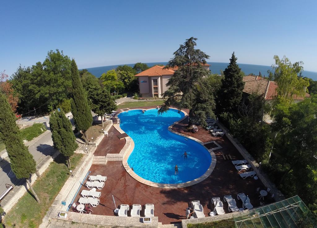 Bisser Hotel - Free Parking - Free Pool Access Baltsjik Buitenkant foto