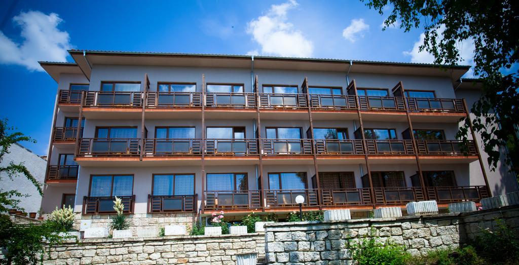Bisser Hotel - Free Parking - Free Pool Access Baltsjik Buitenkant foto