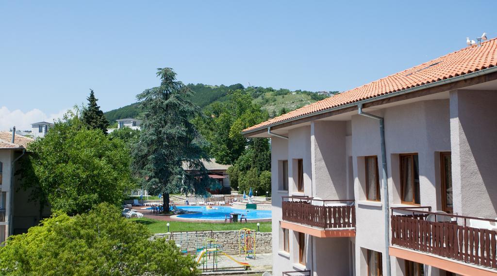 Bisser Hotel - Free Parking - Free Pool Access Baltsjik Buitenkant foto