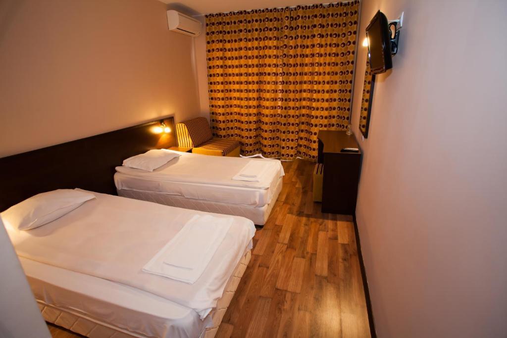 Bisser Hotel - Free Parking - Free Pool Access Baltsjik Kamer foto