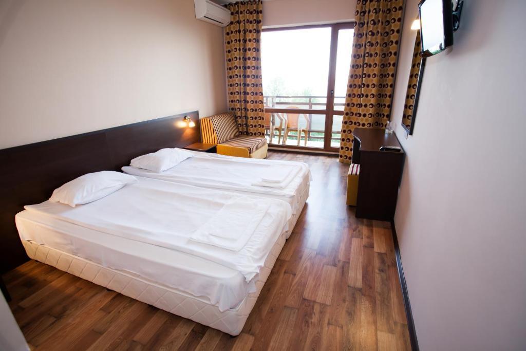 Bisser Hotel - Free Parking - Free Pool Access Baltsjik Kamer foto