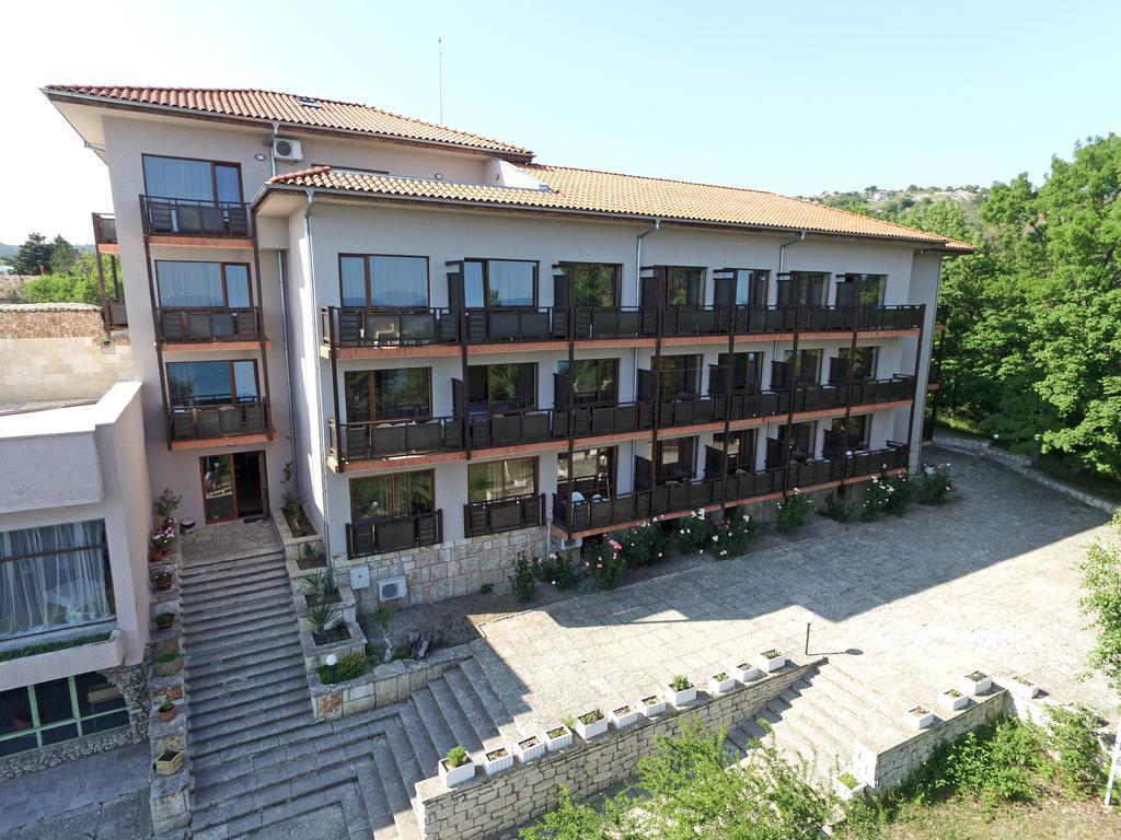 Bisser Hotel - Free Parking - Free Pool Access Baltsjik Buitenkant foto