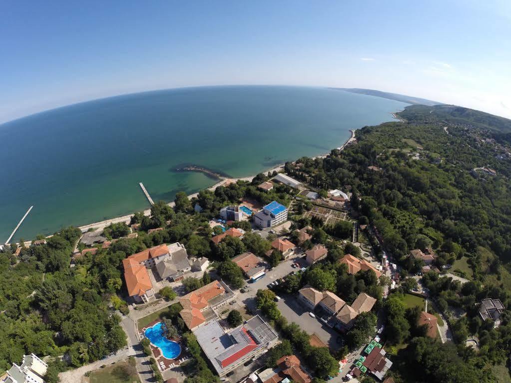 Bisser Hotel - Free Parking - Free Pool Access Baltsjik Buitenkant foto