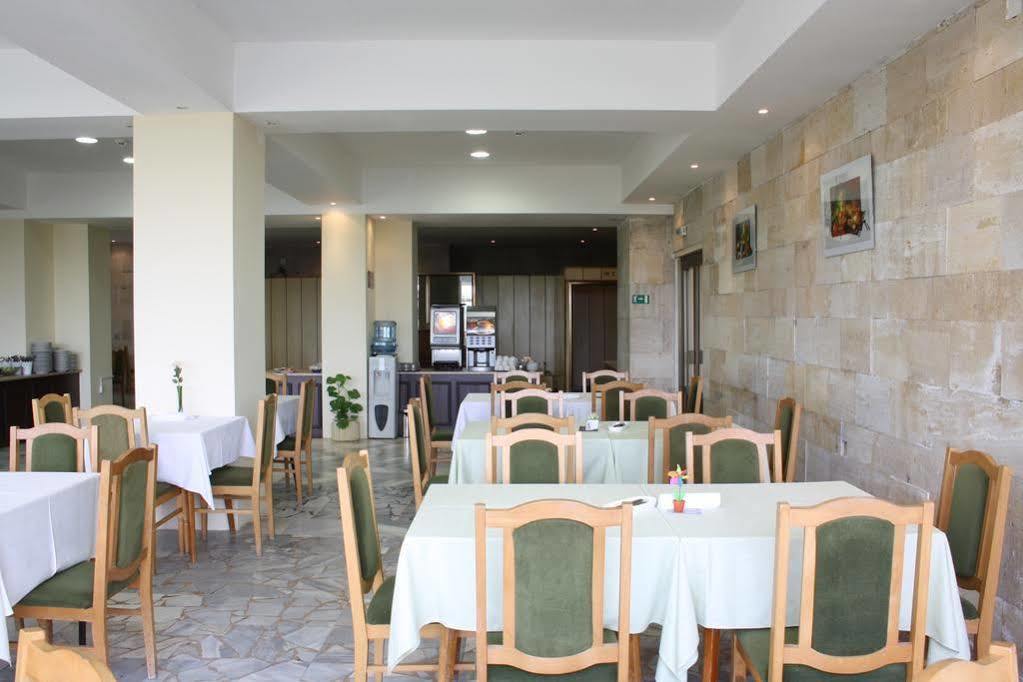 Bisser Hotel - Free Parking - Free Pool Access Baltsjik Buitenkant foto