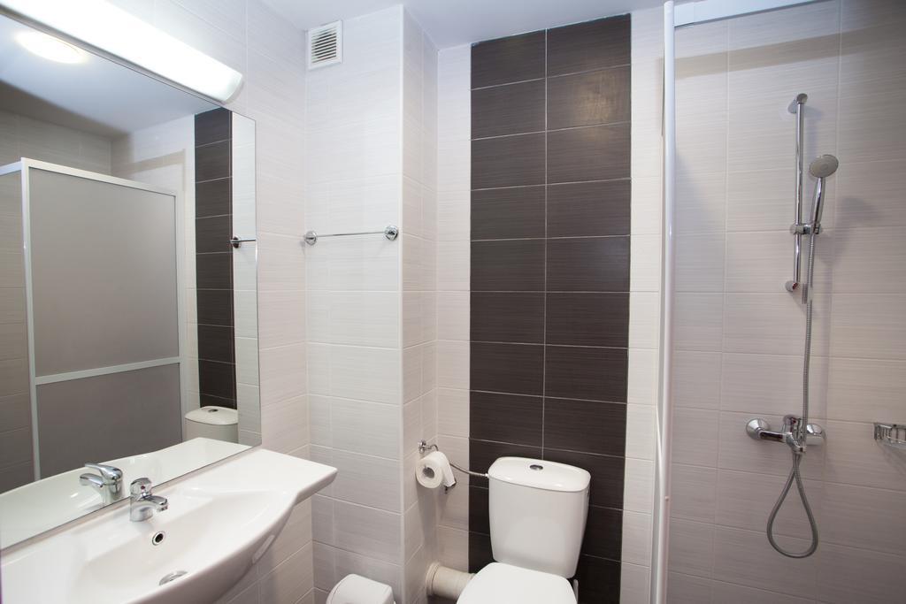 Bisser Hotel - Free Parking - Free Pool Access Baltsjik Kamer foto