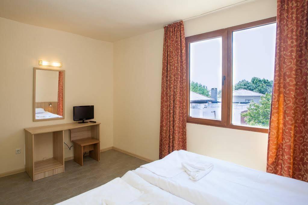 Bisser Hotel - Free Parking - Free Pool Access Baltsjik Buitenkant foto